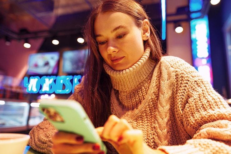 Visualisasi sistem keamanan jaringan dan data digital dengan proteksi berlapis